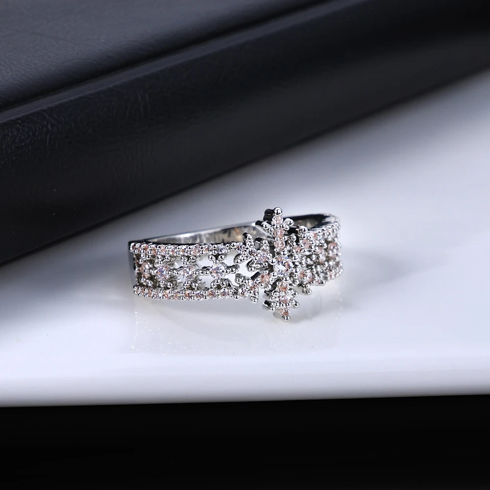 NY Luxury Cubic Zirconia Brass Hollow Snowflake Ring High End Jewelry for Gatherings Stylish Women Ring