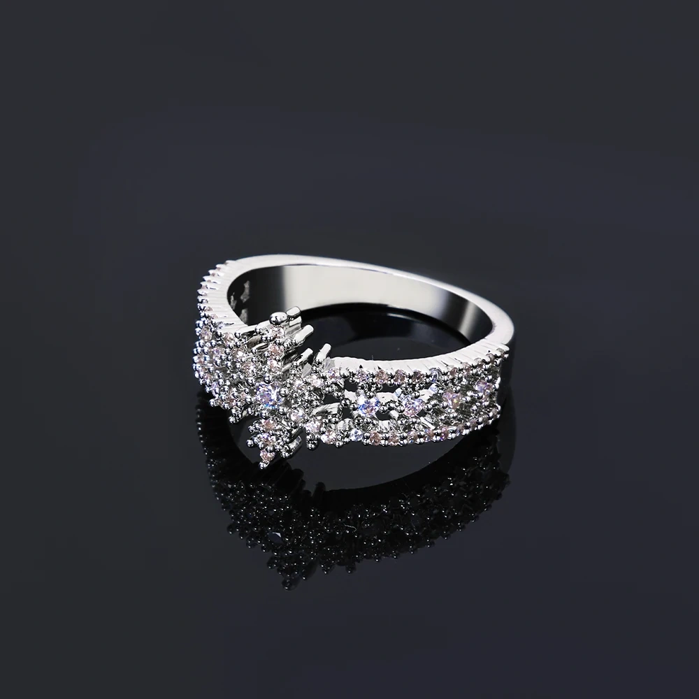 NY Luxury Cubic Zirconia Brass Hollow Snowflake Ring High End Jewelry for Gatherings Stylish Women Ring