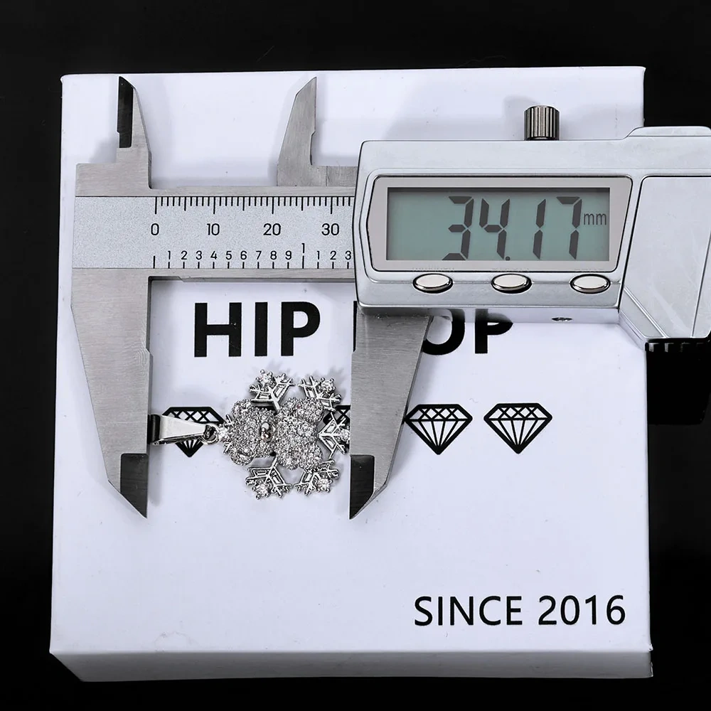 ESKEEM Bear Shape Snowflake Pendant Necklace Silver Plated Iced Out Zircon Charm Pendant for Christmas Gift Jewelry