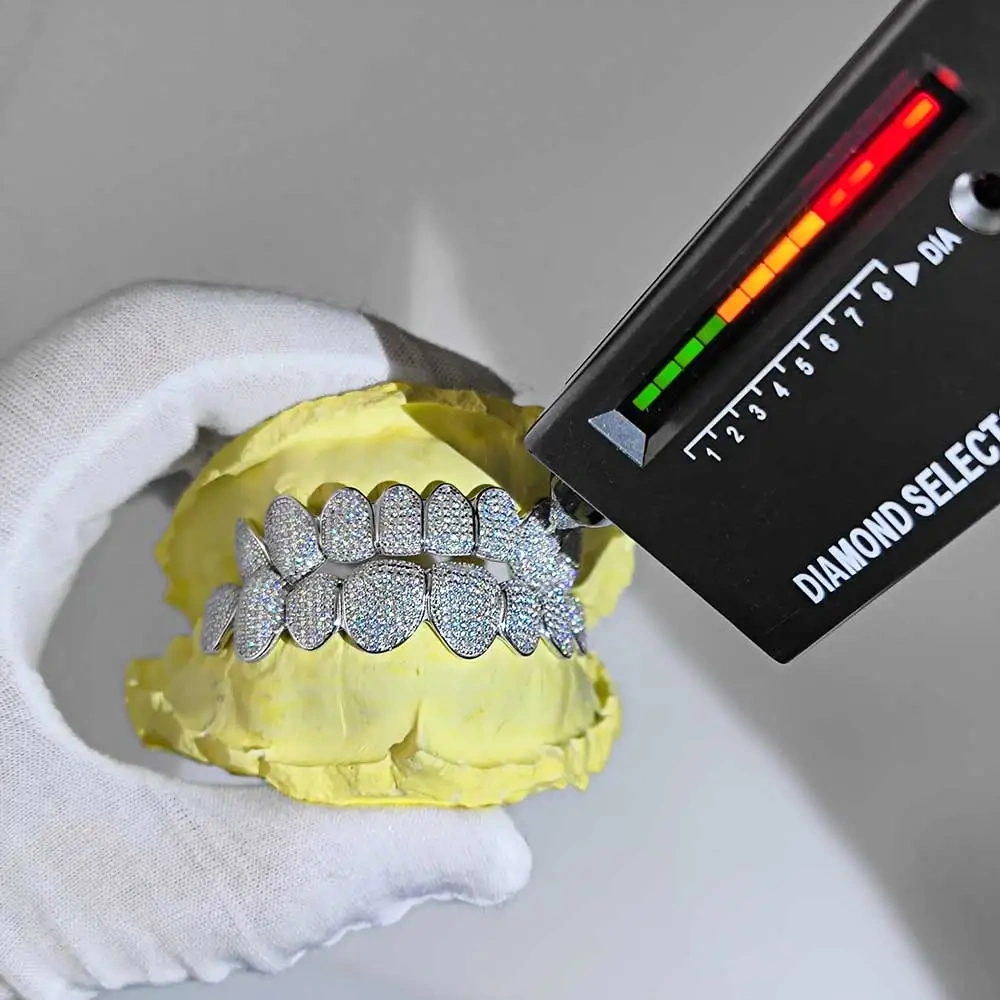 Custom Jewelry Hip Hop Flawless VVS Moissanite Grillz 8/10 Top & 8/10 Bottom 925 Sterling Silver Iced Out Teeth Grillz