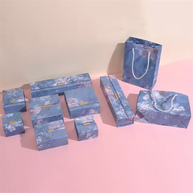 Custom Magnetic Flip Jewelry Box Matte Paper Closure Packaging By Moyi