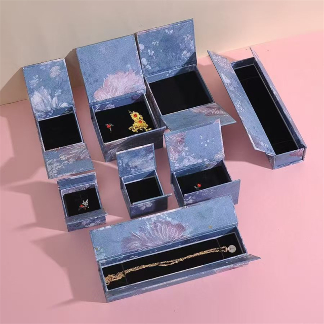 Custom Magnetic Flip Jewelry Box Matte Paper Closure Packaging By Moyi