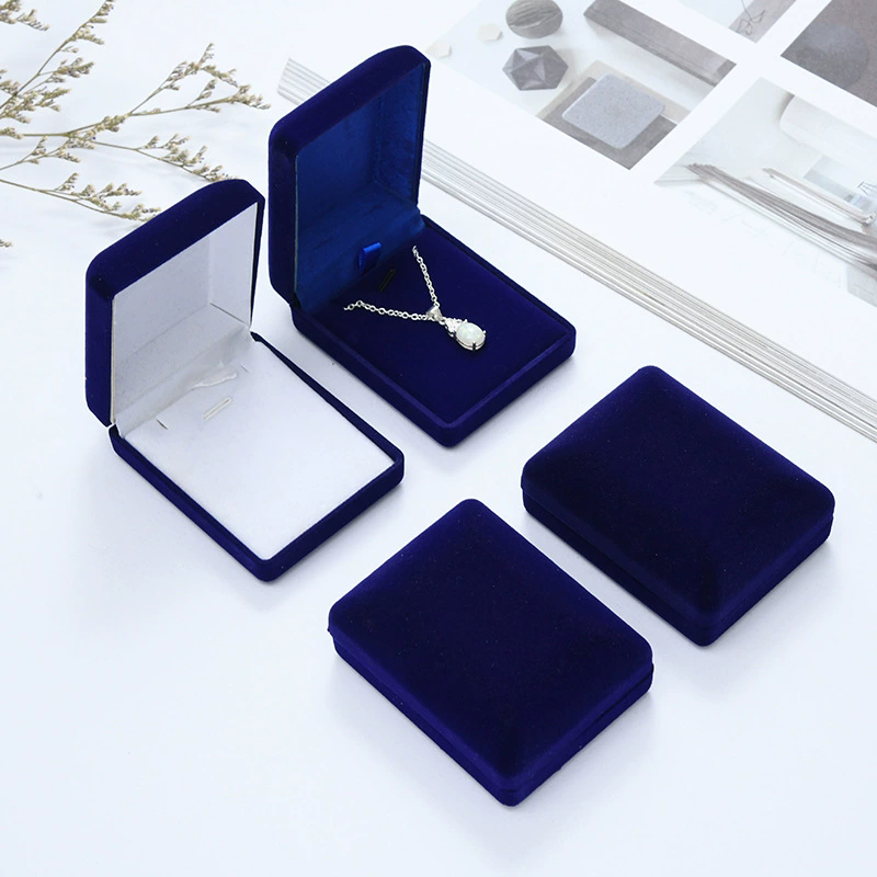Moyi Packaging Custom Velvet Flip Top Jewelry Box For Rings & Necklaces