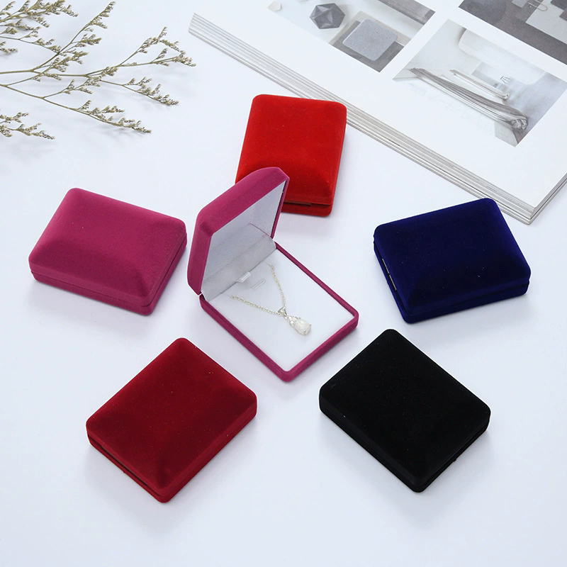 Moyi Packaging Custom Velvet Flip Top Jewelry Box For Rings & Necklaces