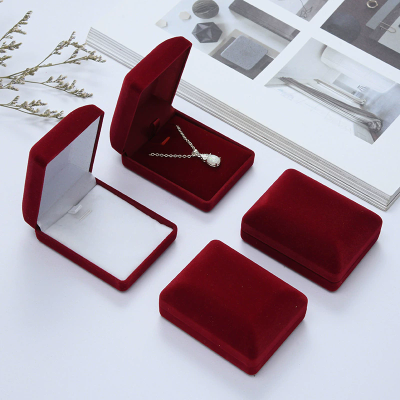 Moyi Packaging Custom Velvet Flip Top Jewelry Box For Rings & Necklaces