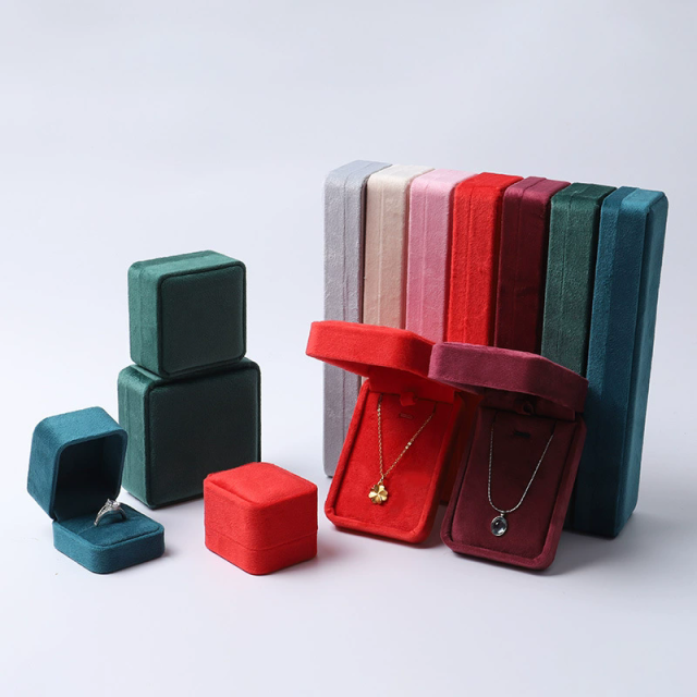 Moyi Packaging Wholesale Multi-Size Velvet Jewelry Box Collection Ring Necklace & Bracelet Box