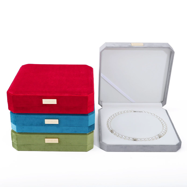 Custom Square Velvet Jewelry Box Flip-Top Portable Necklace Storage Packaging