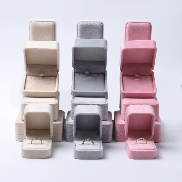 Moyi Packaging Wholesale Multi-Size Velvet Jewelry Box Collection Ring Necklace & Bracelet Box