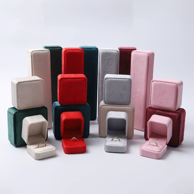 Moyi Packaging Wholesale Multi-Size Velvet Jewelry Box Collection Ring Necklace & Bracelet Box