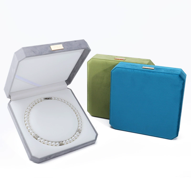 Custom Square Velvet Jewelry Box Flip-Top Portable Necklace Storage Packaging