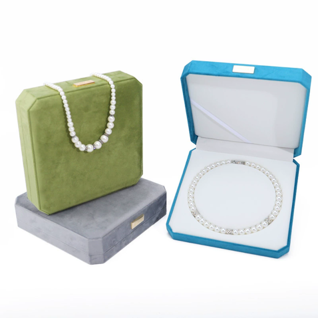 Custom Square Velvet Jewelry Box Flip-Top Portable Necklace Storage Packaging