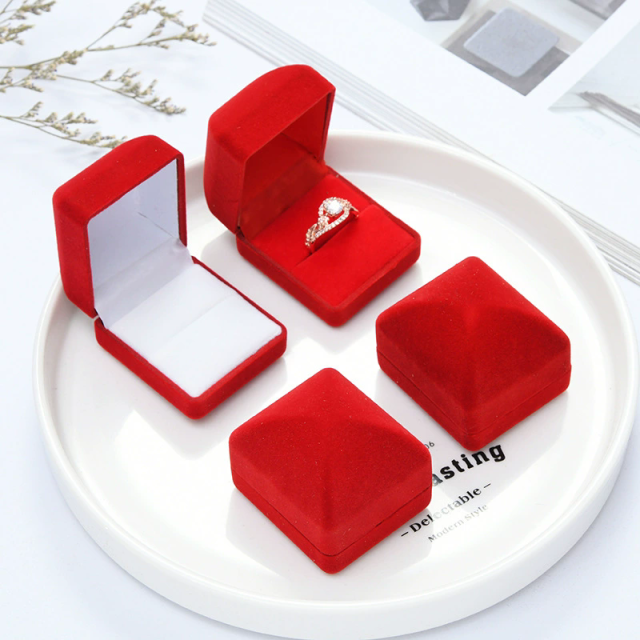 Moyi Luxury Pyramid Velvet Ring Box Elegant Jewelry Gift Box For Wedding