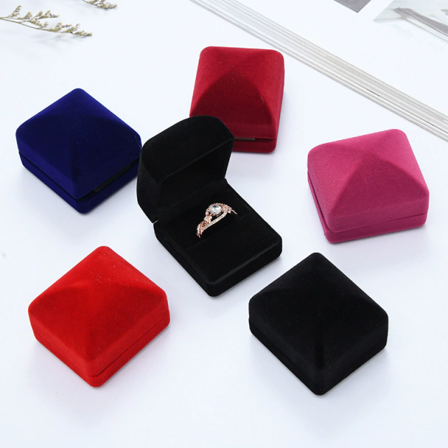 Moyi Luxury Pyramid Velvet Ring Box Elegant Jewelry Gift Box For Wedding