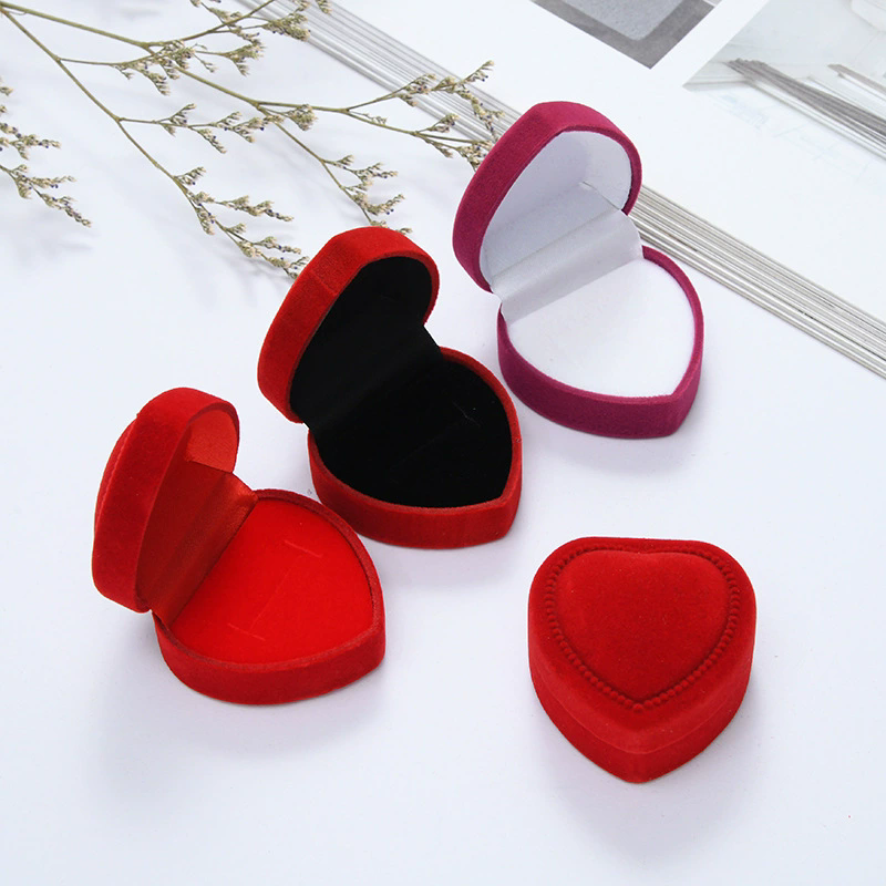 Moyi Wholesale Heart Shape Velvet Ring Box Custom Logo Jewelry Gift Packaging