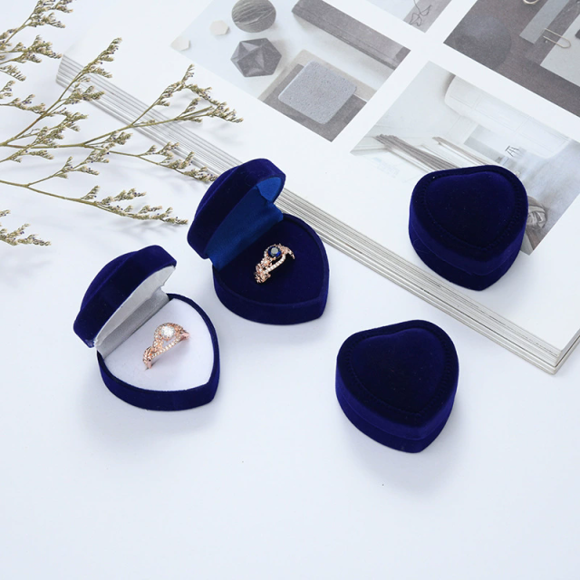 Moyi Wholesale Heart Shape Velvet Ring Box Custom Logo Jewelry Gift Packaging