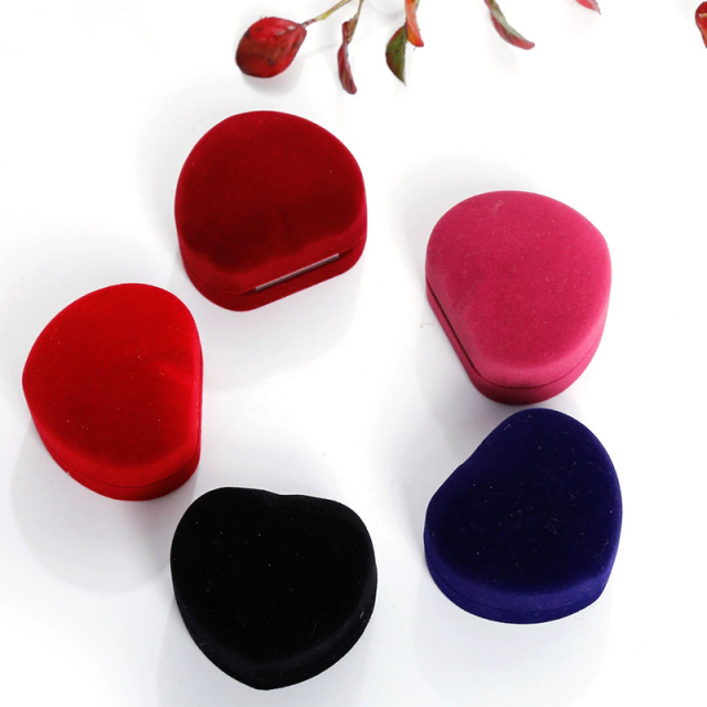 Moyi Packaging Elegant Heart Velvet Ring Box Perfect For Ring Display & Gifting
