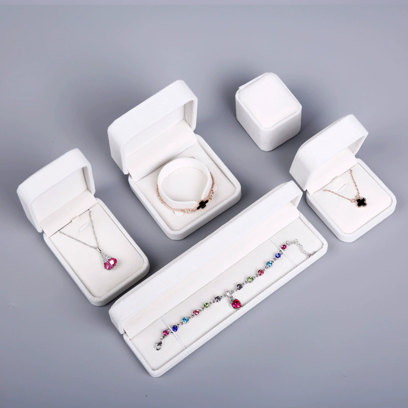 Moyi Custom Velvet Jewelry Box Premium Ring Earring & Necklace Packaging