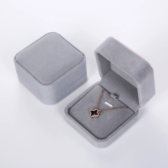Moyi Custom Velvet Necklace Box Elegant Jewelry Packaging For Pendants & Necklaces