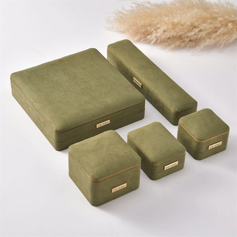 Moyi Premiun Customizable Velvet Jewelry Box Set For Rings Necklace & Earrings