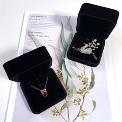 Moyi Custom Velvet Necklace Box Elegant Jewelry Packaging For Pendants & Necklaces