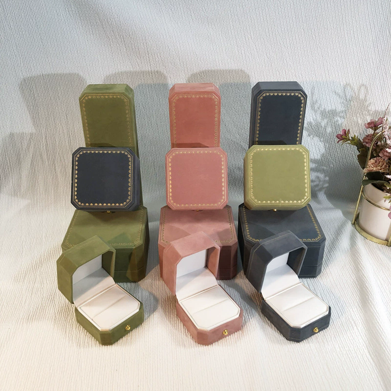 Moyi Luxury Velvet Jewelry Box Engagement Ring Holder Customizable Jewelry Storage Organizer