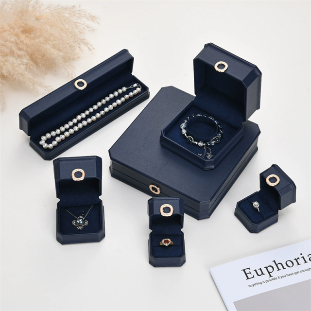 Moyi Elegant Leather Jewelry Display Box Set With Gold Accent Custom Logo For Retail & Wedding