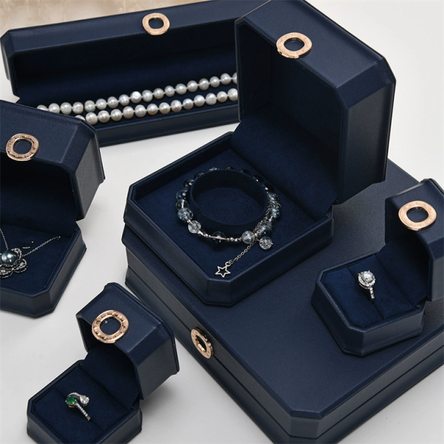 Moyi Elegant Leather Jewelry Display Box Set With Gold Accent Custom Logo For Retail & Wedding