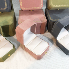 Moyi Luxury Velvet Jewelry Box Engagement Ring Holder Customizable Jewelry Storage Organizer