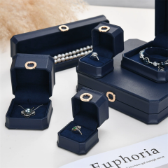 Moyi Elegant Leather Jewelry Display Box Set With Gold Accent Custom Logo For Retail & Wedding