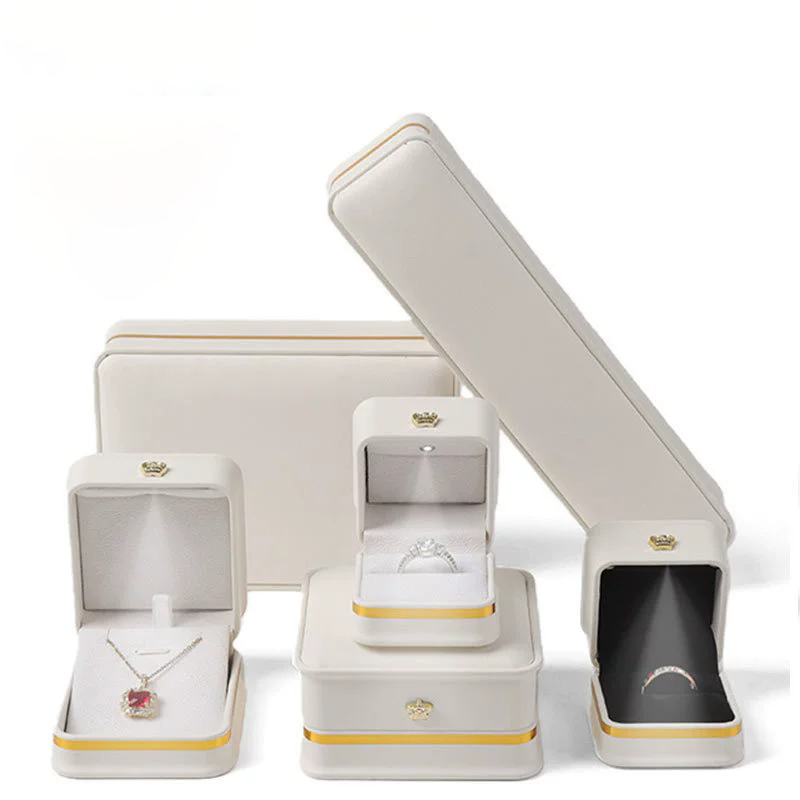 Moyi Luxury Leather Jewelry Box With LED Light Premium Packaging For Ring Necklace & Proposal Gifts