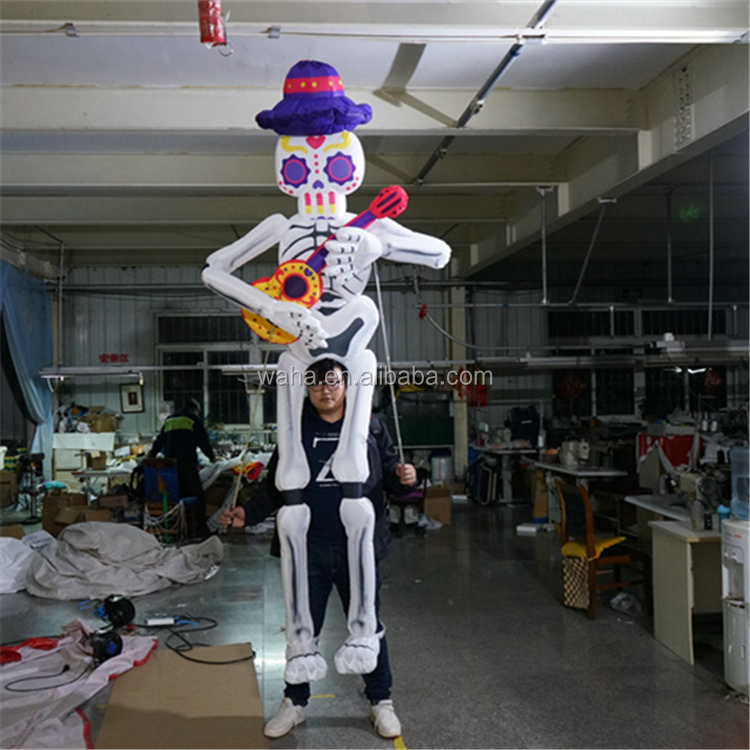 Walking Inflatable Skull Puppet With LED for Parade Halloween Decoration