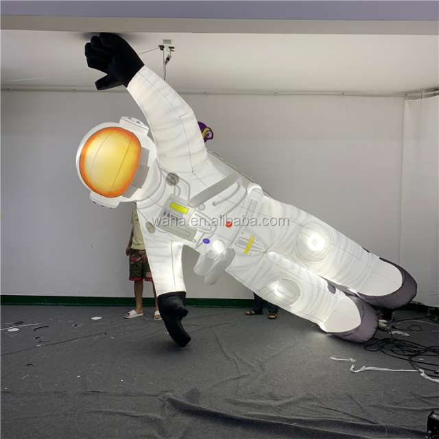 Custom Made Astroman Inflatable Self Standing Astronaut 4 Meters Tall for Event Decoration