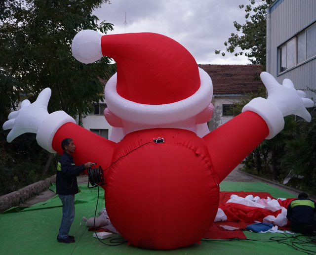 Animated Inflatable Santa Claus Christmas Air Blow Figure Dressed in Traditional Red Velvet Suit