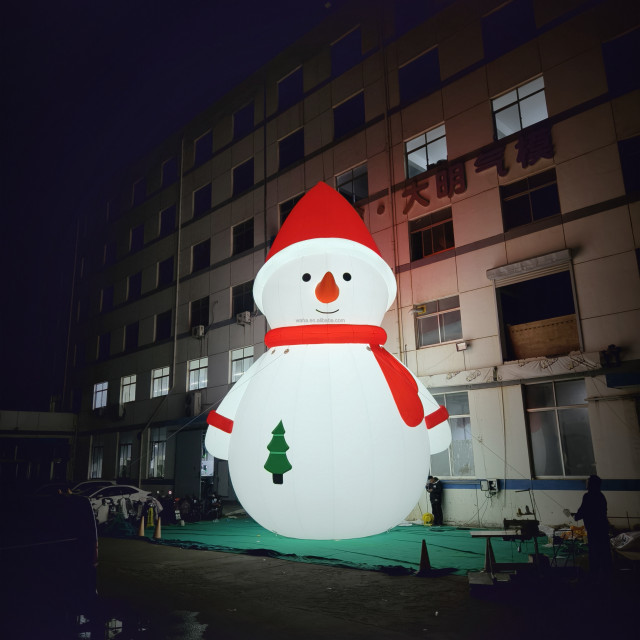 Christmas Snowman Inflatable Indoor Outdoor Decoration Inflatable Snowman Giant Inflatable Toys