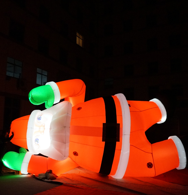 Building House Christmas Decorative Climbing Gift Santa Claus Inflatable