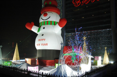 Giant Inflatable Christmas Ornament and Inflatable Santa Claus Mascot Costume  for Christmas Decoration Parade