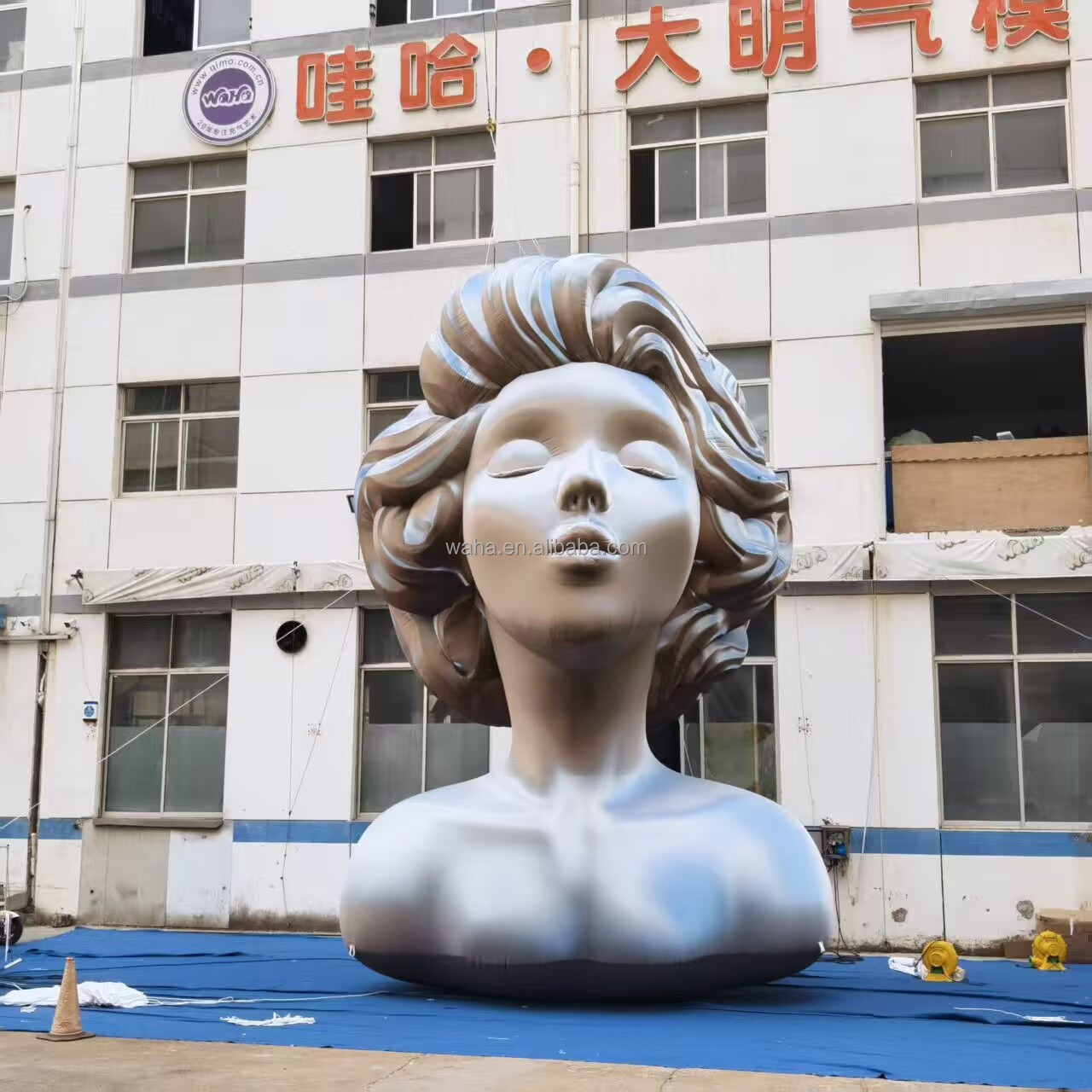 Custom the Inflatable Silver Woman Blowing Bubbles Sculpture Inflatable Girl Huge Inflatable Art Woman Model Balloon