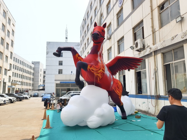 Cartoon Inflatable Horse Balloon Carnival Advertising Cloud Model with Wings for Decorative Purpose
