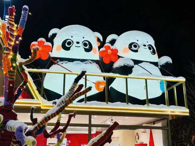 Custom Made Giant Inflatable Illuminated Panda, Personalized Advertising Inflatable for Roof Decoration & Exhibition
