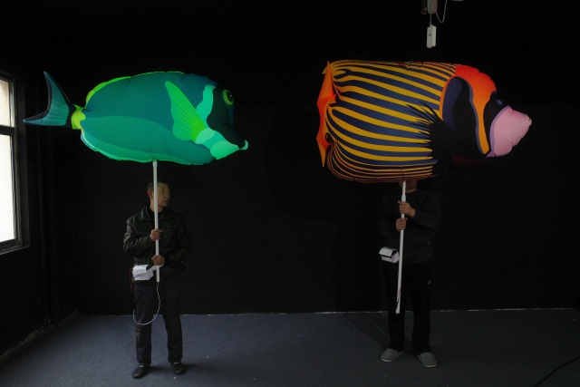 OEM Custom Inflatable Rainbow Fish Puppet, Commercial Grade Advertising Inflatable for Event Performance