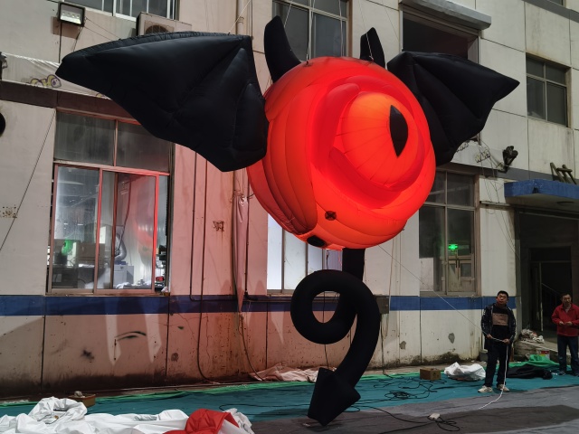 Giant Illuminated Inflatable One-Eyed Bat Monster for Halloween, Durable LED Advertising Inflatable