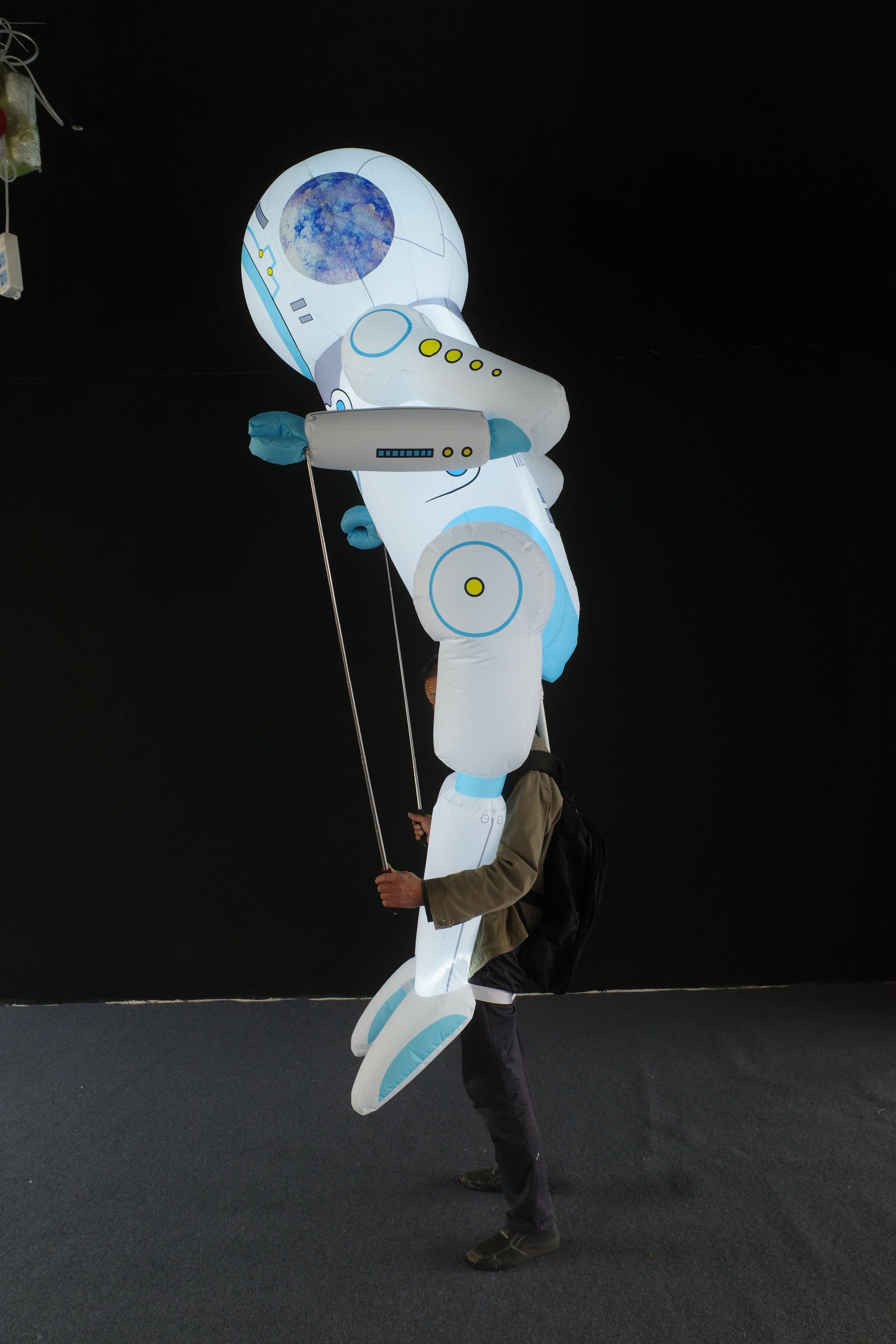 Giant Inflatable Astronaut Puppeteer Costume, Durable Space Themed Advertising Inflatable for Event
