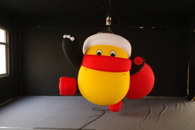 Customized Inflatable Christmas Mascot Model, Blow up Advertising Inflatable for Commercial Decoration & Themed Event