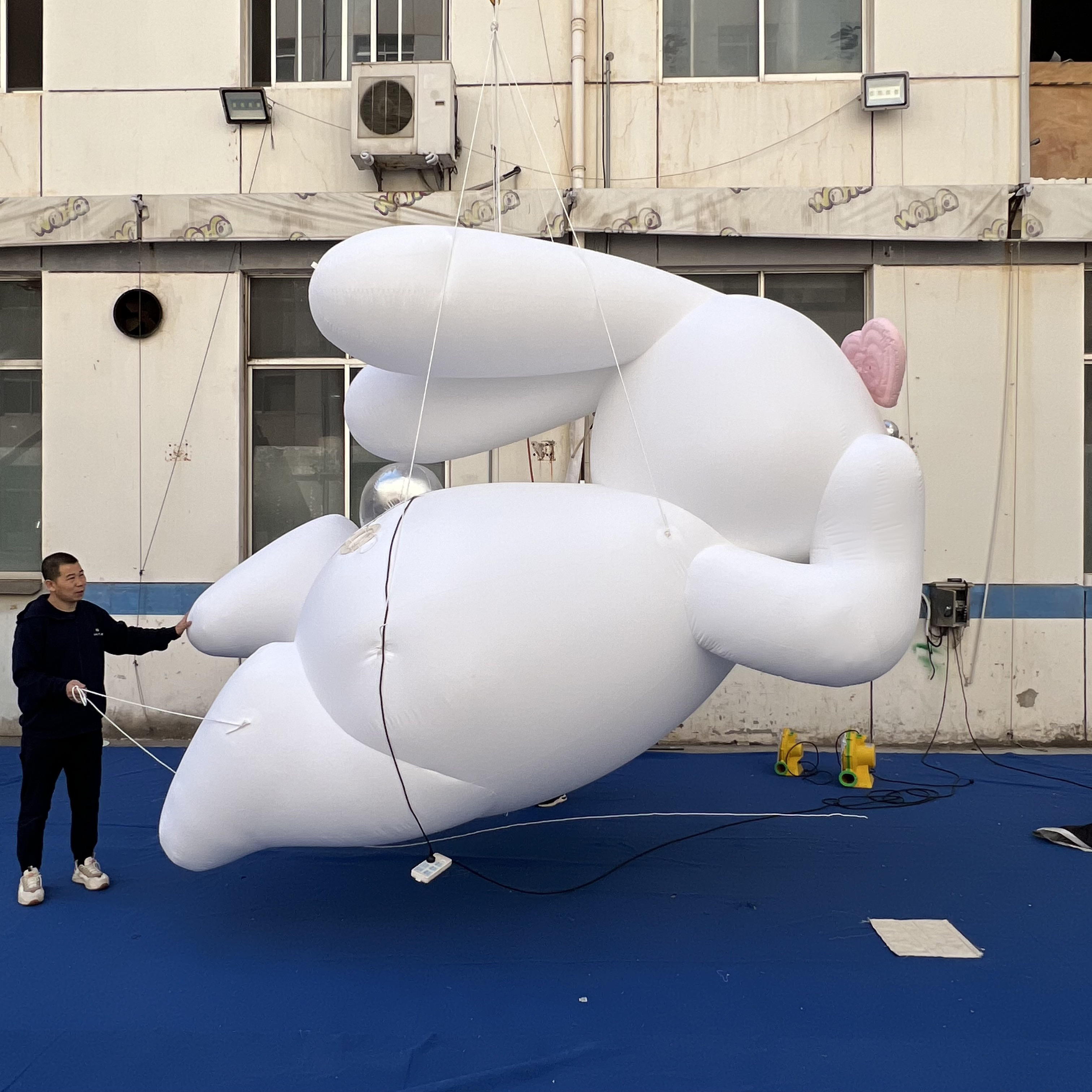 Custom Made Inflatable Cartoon Bunny Installation, Personalized Advertising Inflatable for Commercial Decoration & Exhibition