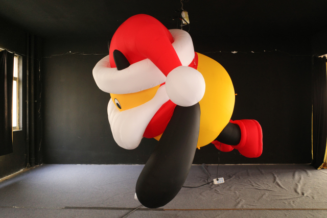 Giant Inflatable Santa Claus Mascot for Commercial Display & Exhibition, Durable LED Advertising Inflatable