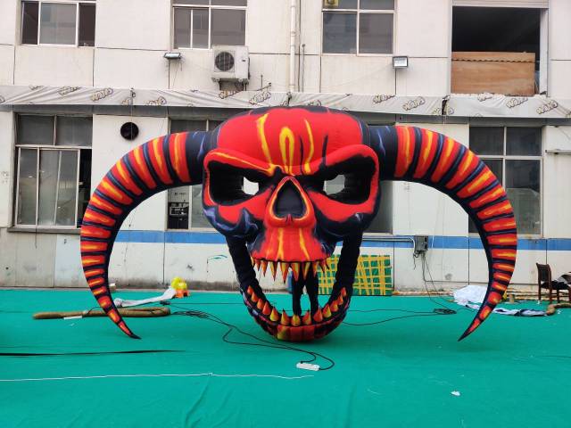 Giant Inflatable Demon Skull with Horns for Halloween, Durable Hanging/Standing Advertising Inflatable