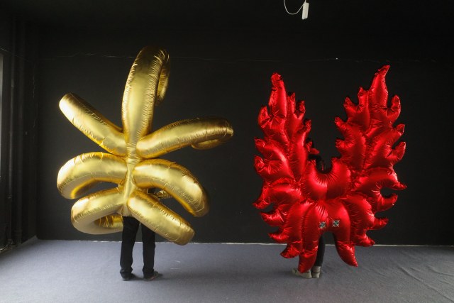 OEM Custom Wearable Inflatable Tentacle/Flame Wings, Commercial Grade Inflatable for Festival