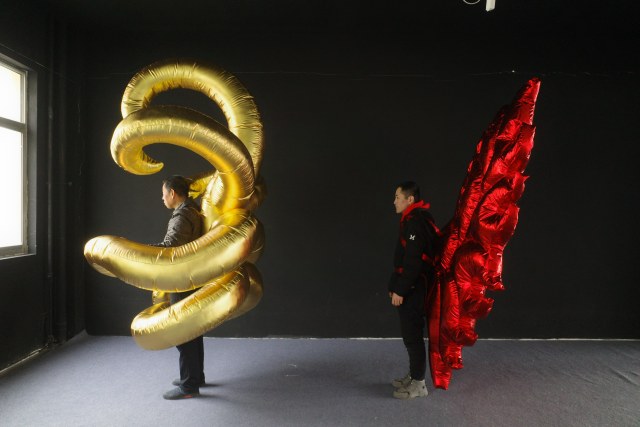 OEM Custom Wearable Inflatable Tentacle/Flame Wings, Commercial Grade Inflatable for Festival