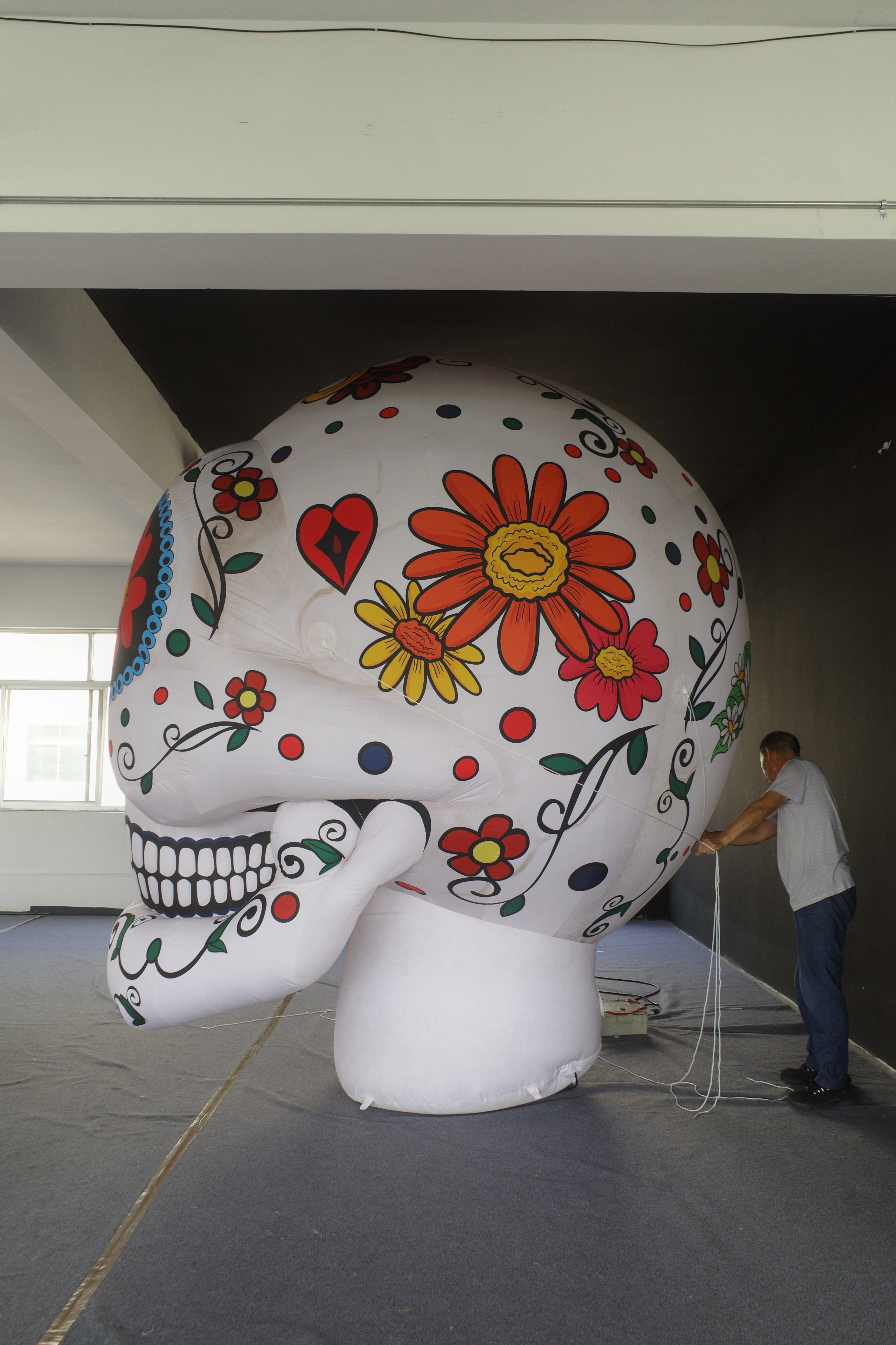 Wholesale Large Inflatable Skull Arch, Bulk LED Inflatable for Halloween Carnival & Amusement Park