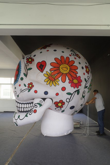 Wholesale Large Inflatable Skull Arch, Bulk LED Inflatable for Halloween Carnival & Amusement Park